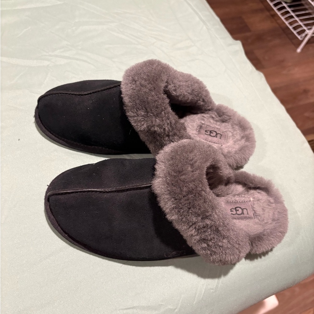 UGG Women's Cozy Black and Gray Slippers